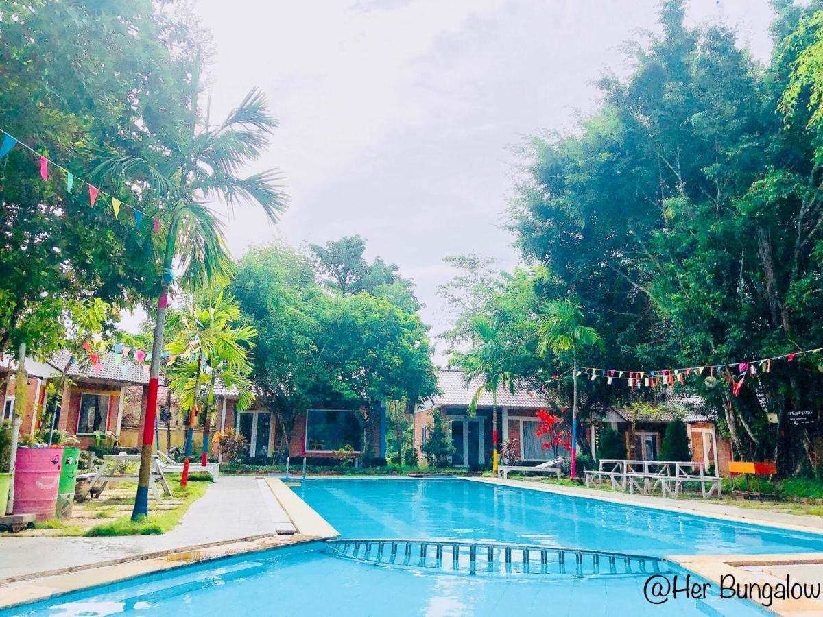 Khách sạn Her Bungalow 2*