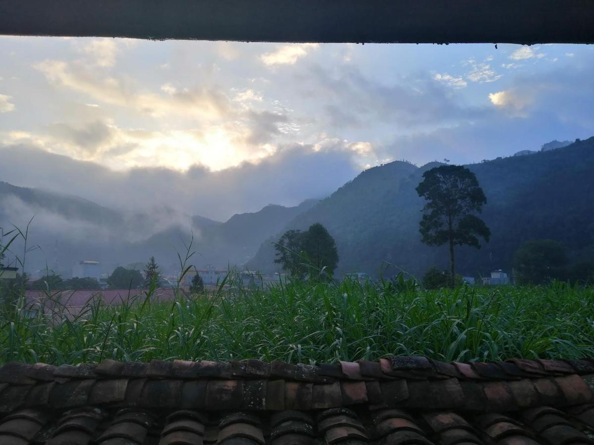 Hostel Lo Lo & Cafe Meo Vac