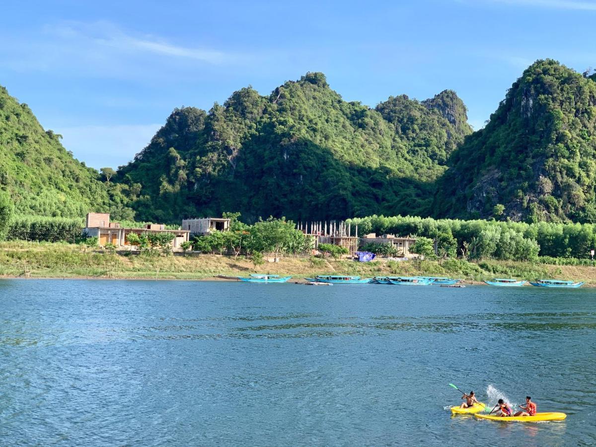 Funny Monkeys Ở trọ Phong Nha