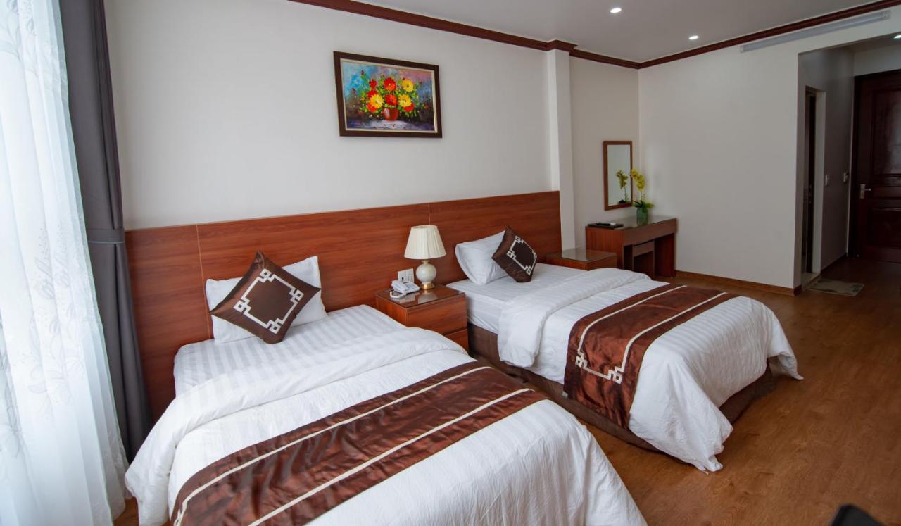 Luxury Hotel *