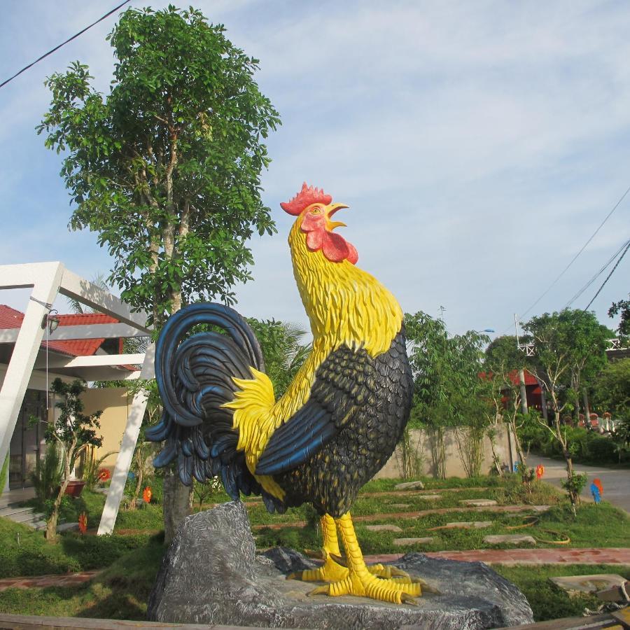 Rooster Mekong Garden & *