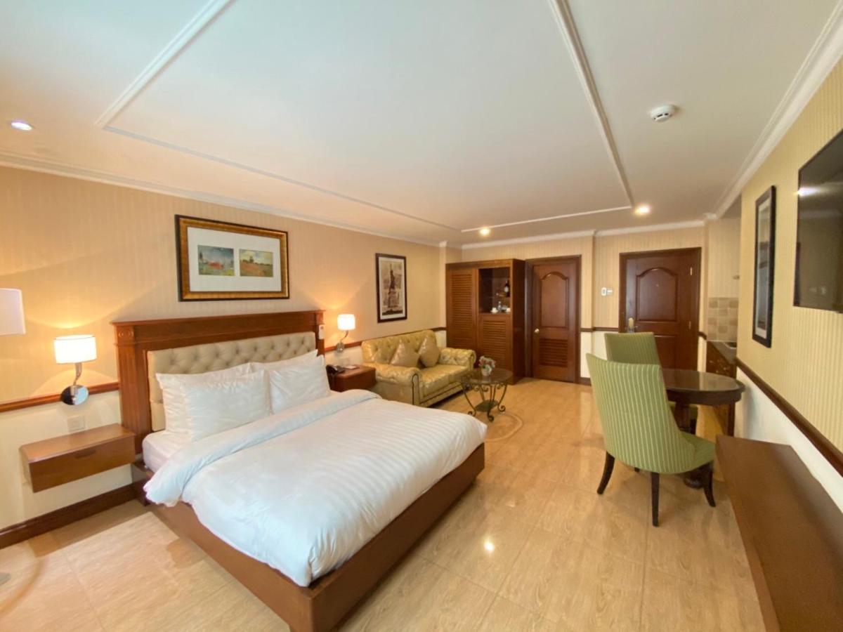 & Residences Swimming Pool Aparthotel Ho Chi Minh City