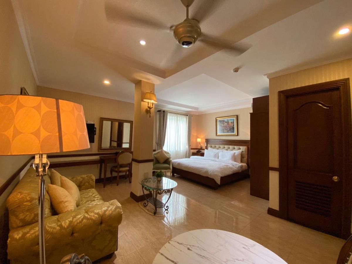 & Residences Swimming Pool 2*