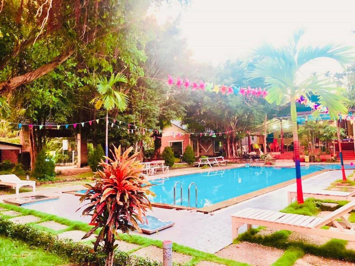 Khách sạn Her Bungalow 2*