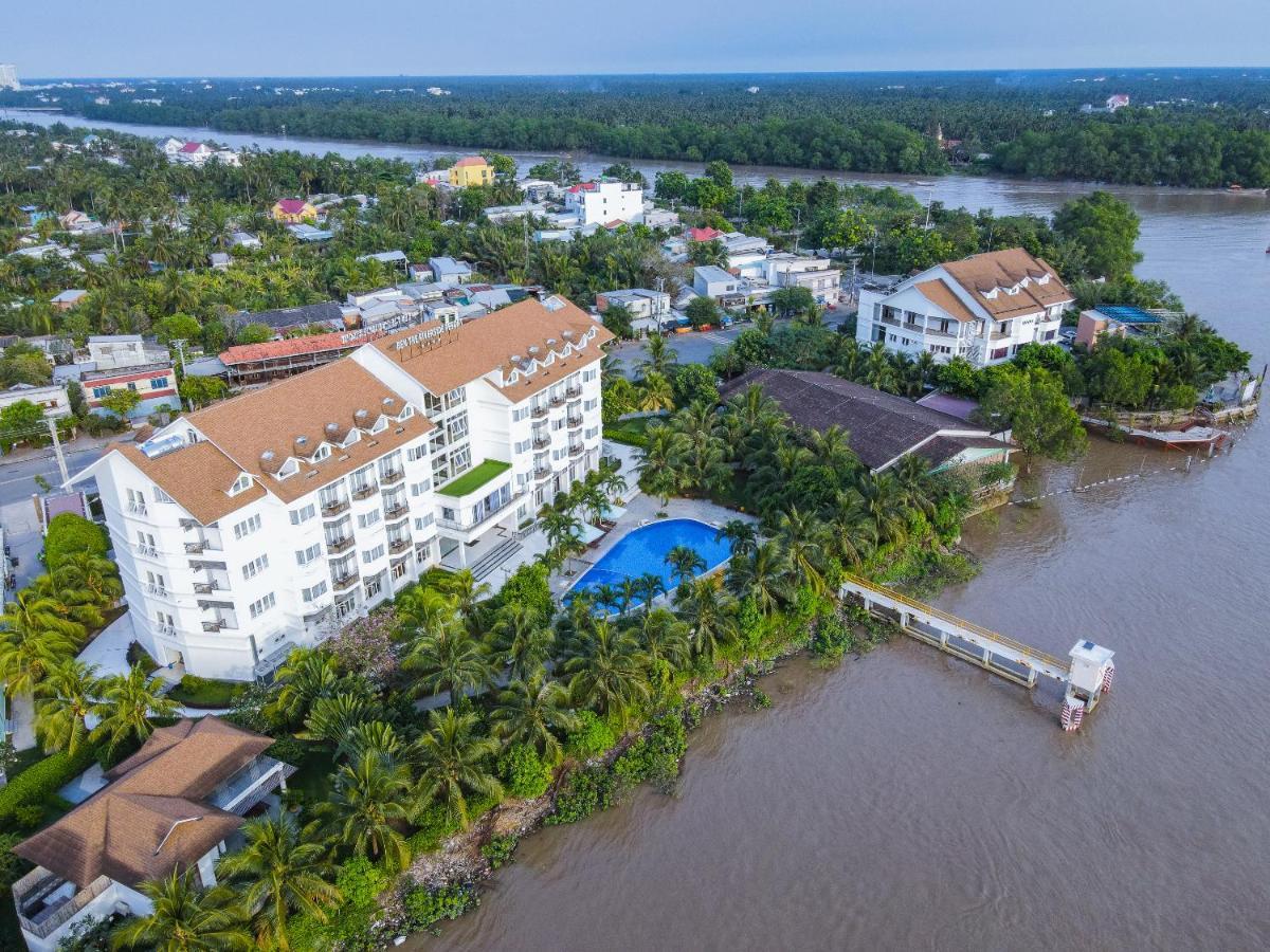 Riverside Resort 4*