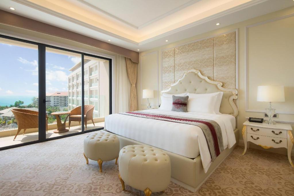 Vinoasis Phu Quoc Hotel 5*