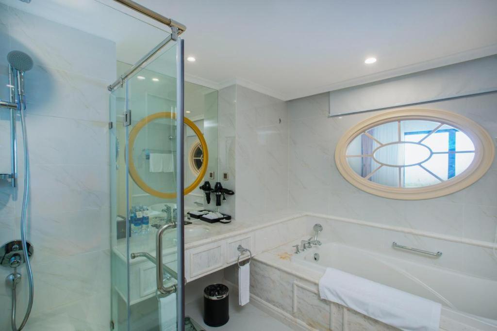 Vinoasis Phu Quoc Hotel