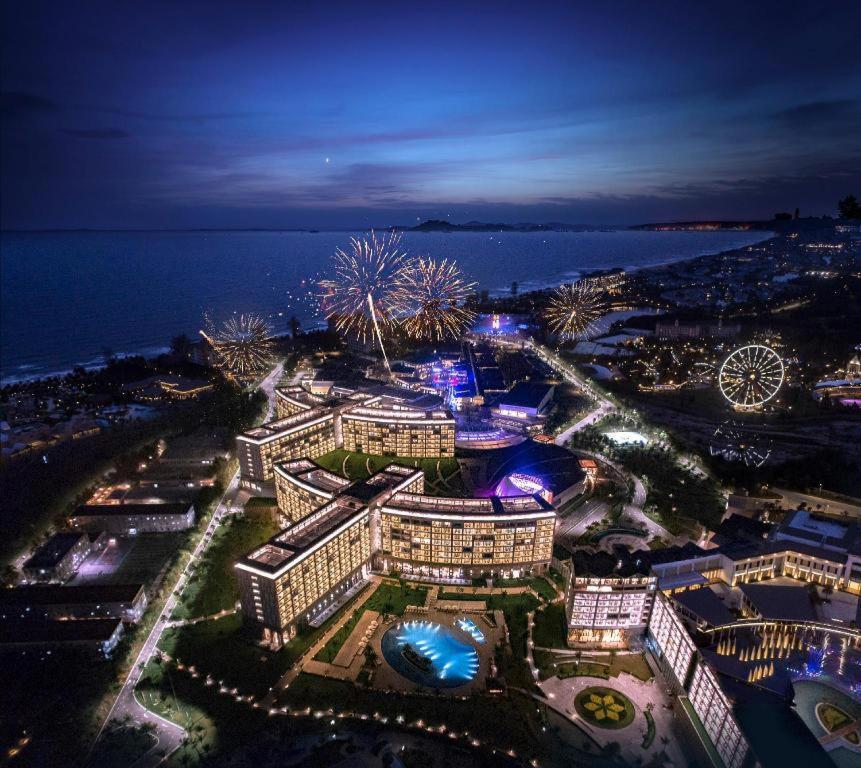 Vinoasis Phu Quoc Hotel 5*