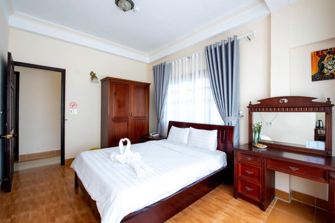 Khách sạn Le Petit Paris 3*