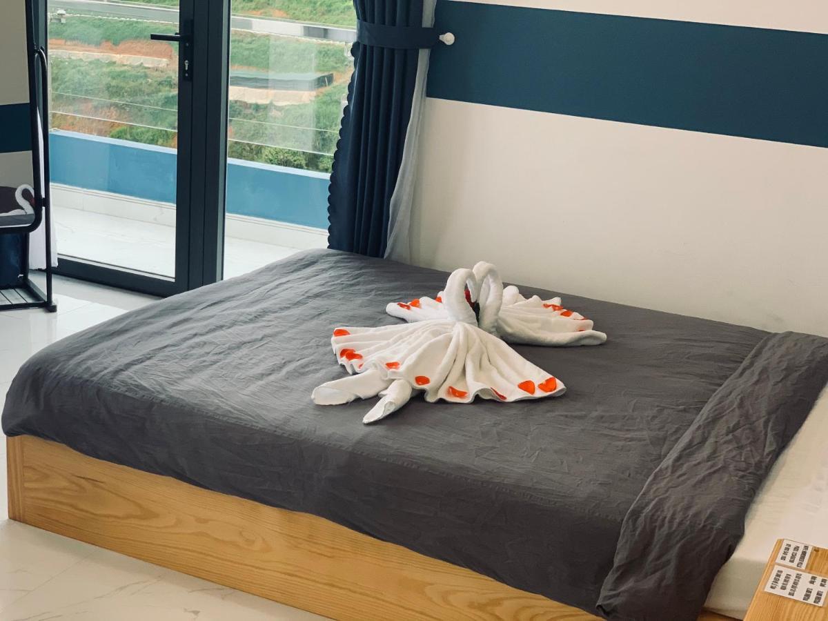 Hotel November