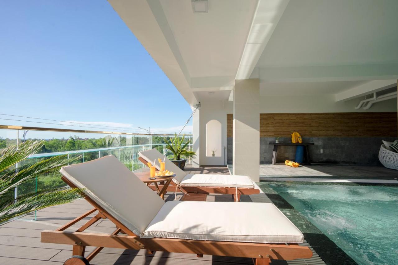 Hotel Um-pq *