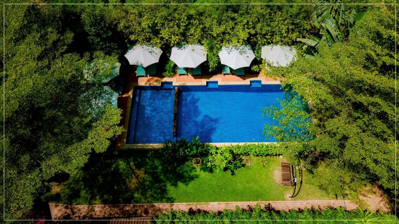 La Resort,