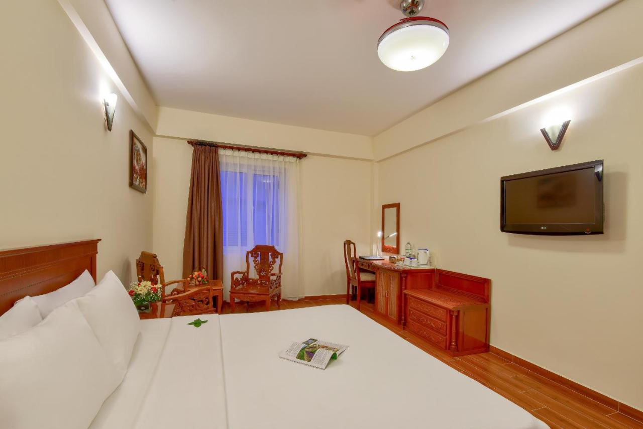 Khach San Park Hotel 3*