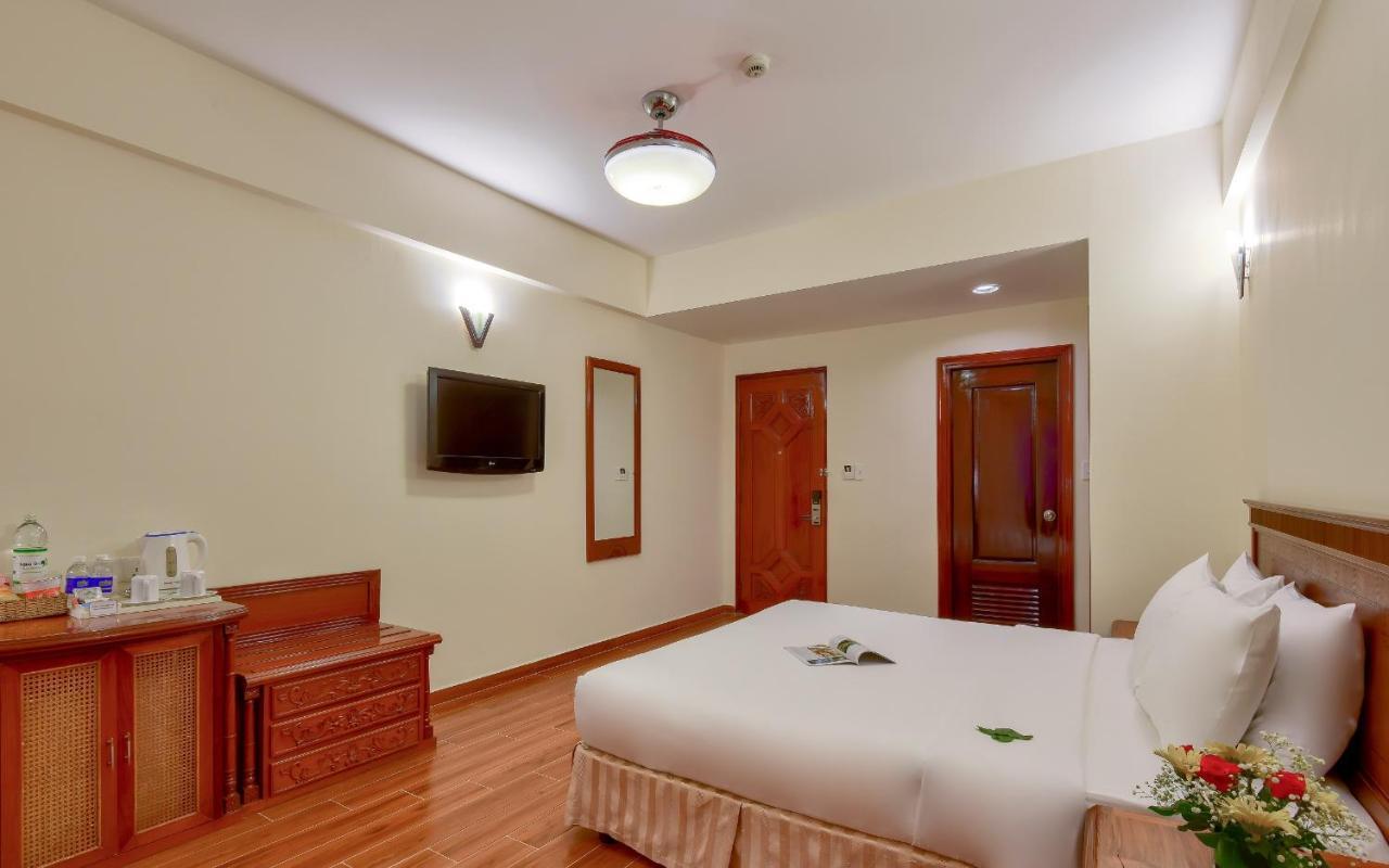 Khach San Park Hotel