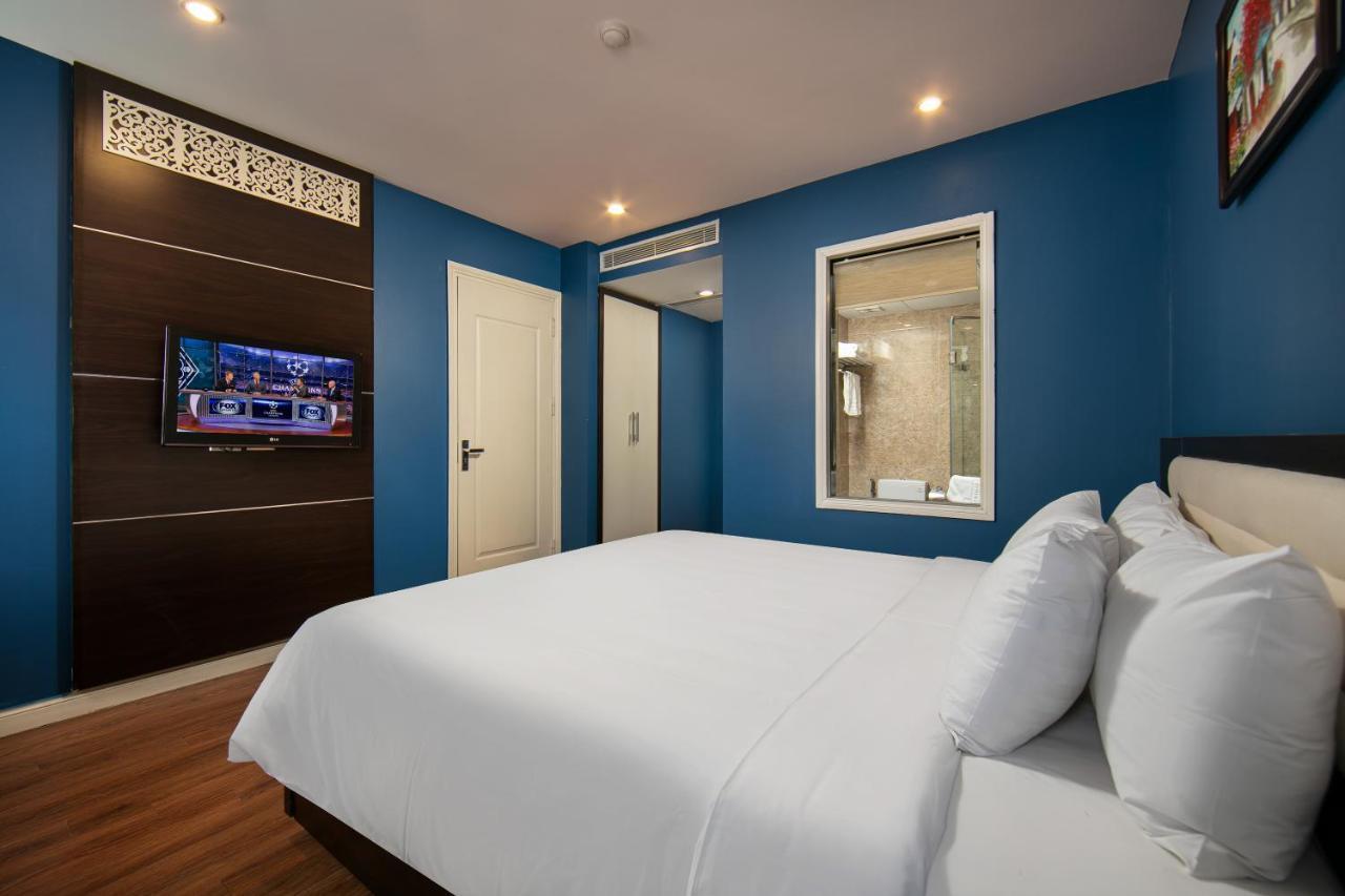 Hotel 20 &