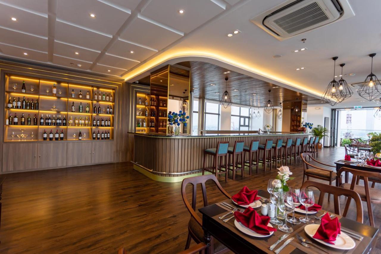 White Lotus Khách sạn 4*