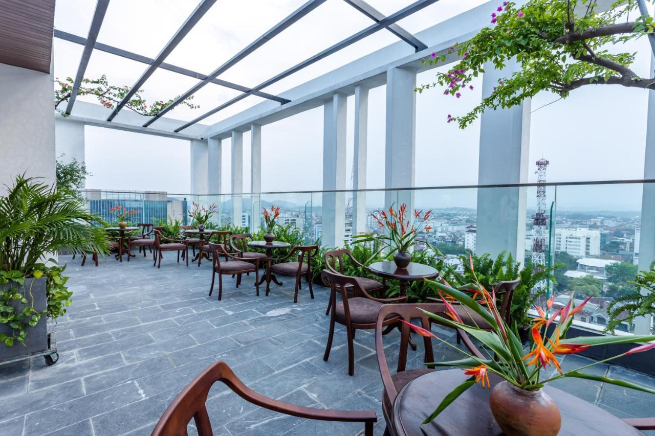 White Lotus Khách sạn 4*