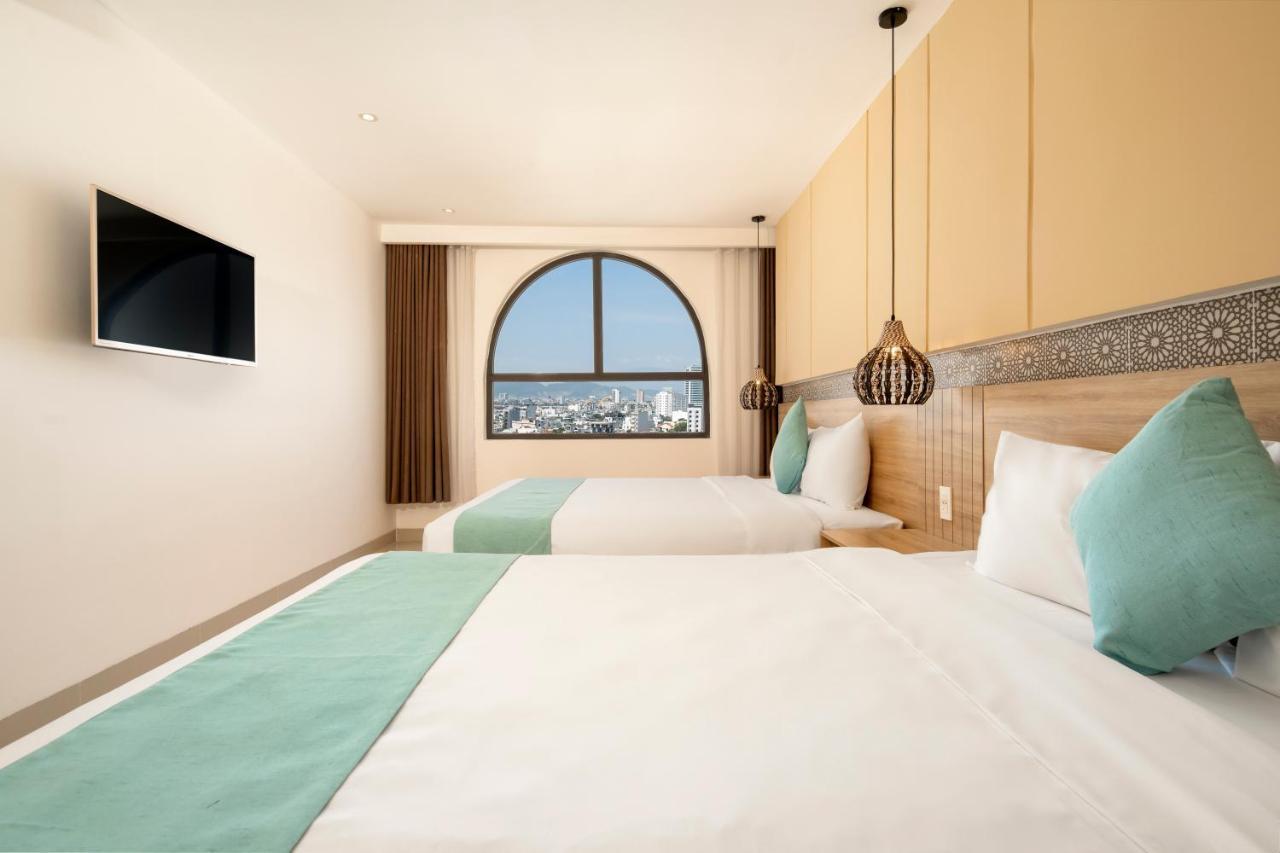 Bella Merry And Hotel