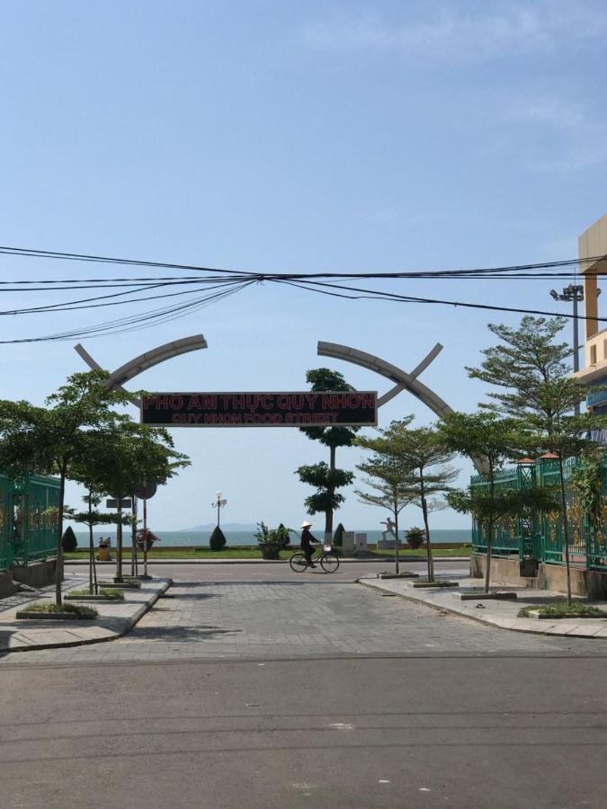 Hoàng Hưng *