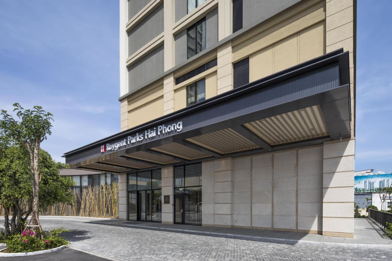 Roygent Parks Phong Hotel