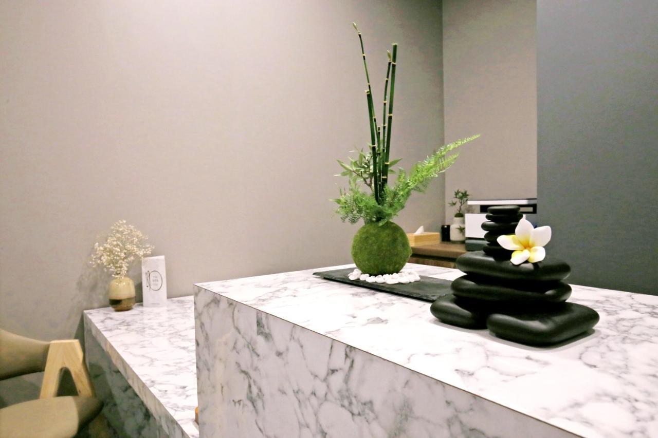 Roygent Parks Phong Hotel