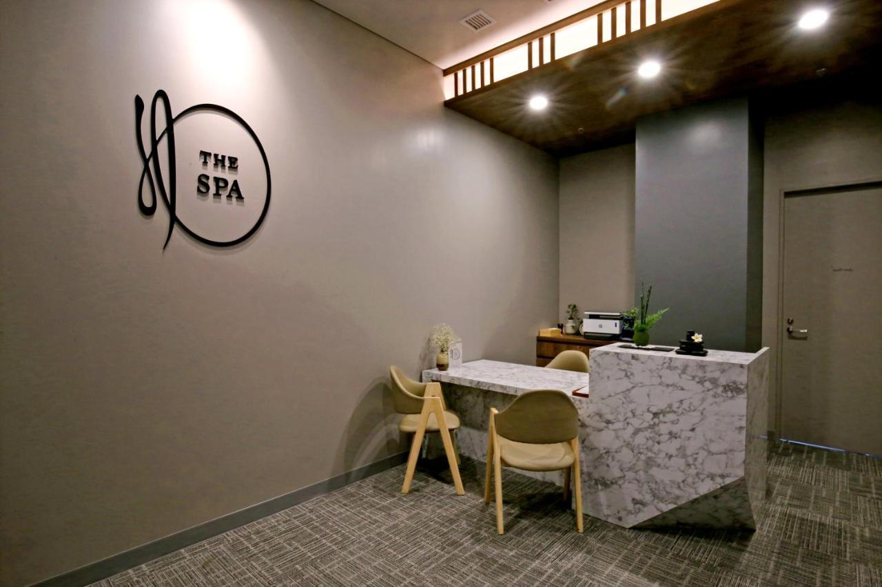 Roygent Parks Phong Hotel