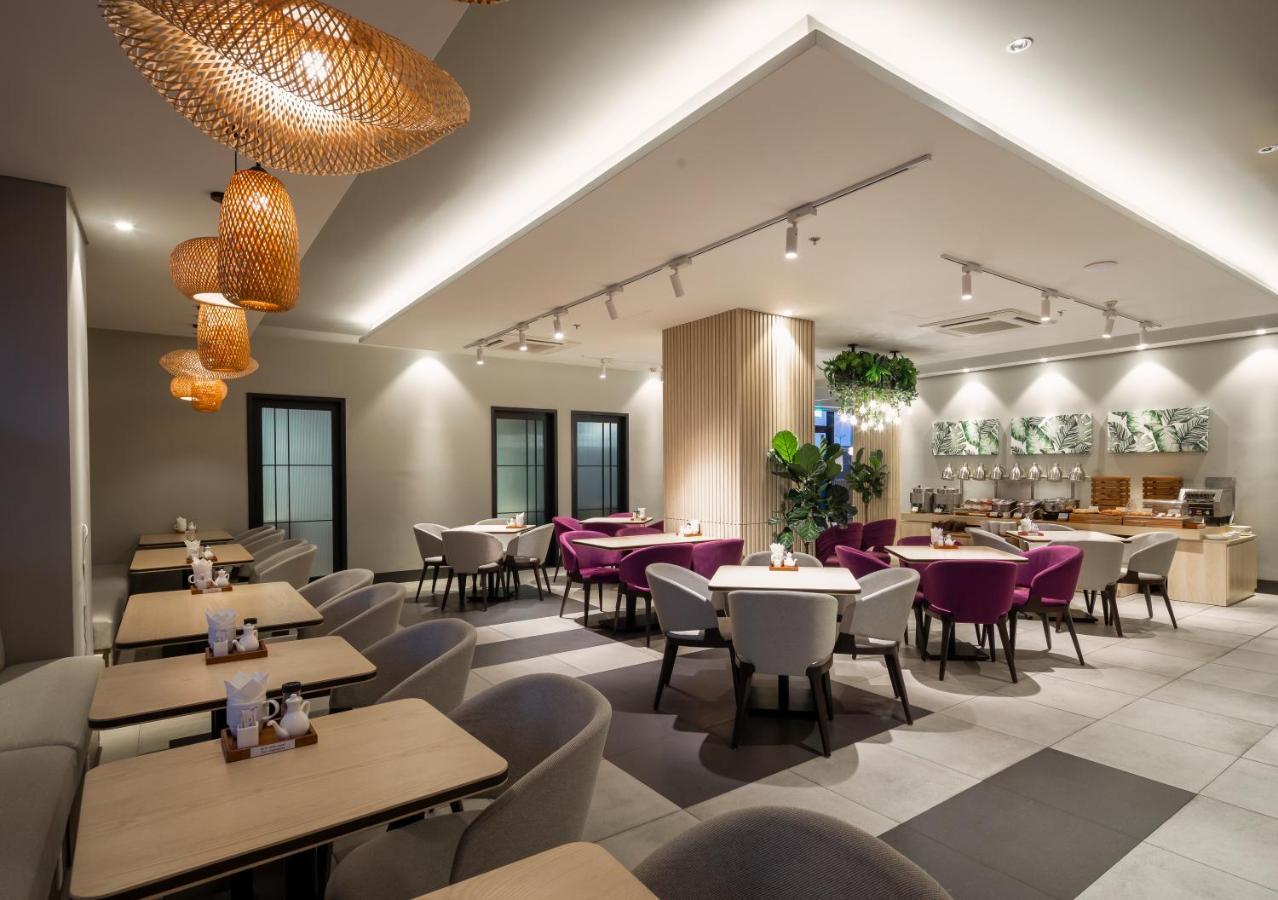 Roygent Parks Phong Hotel