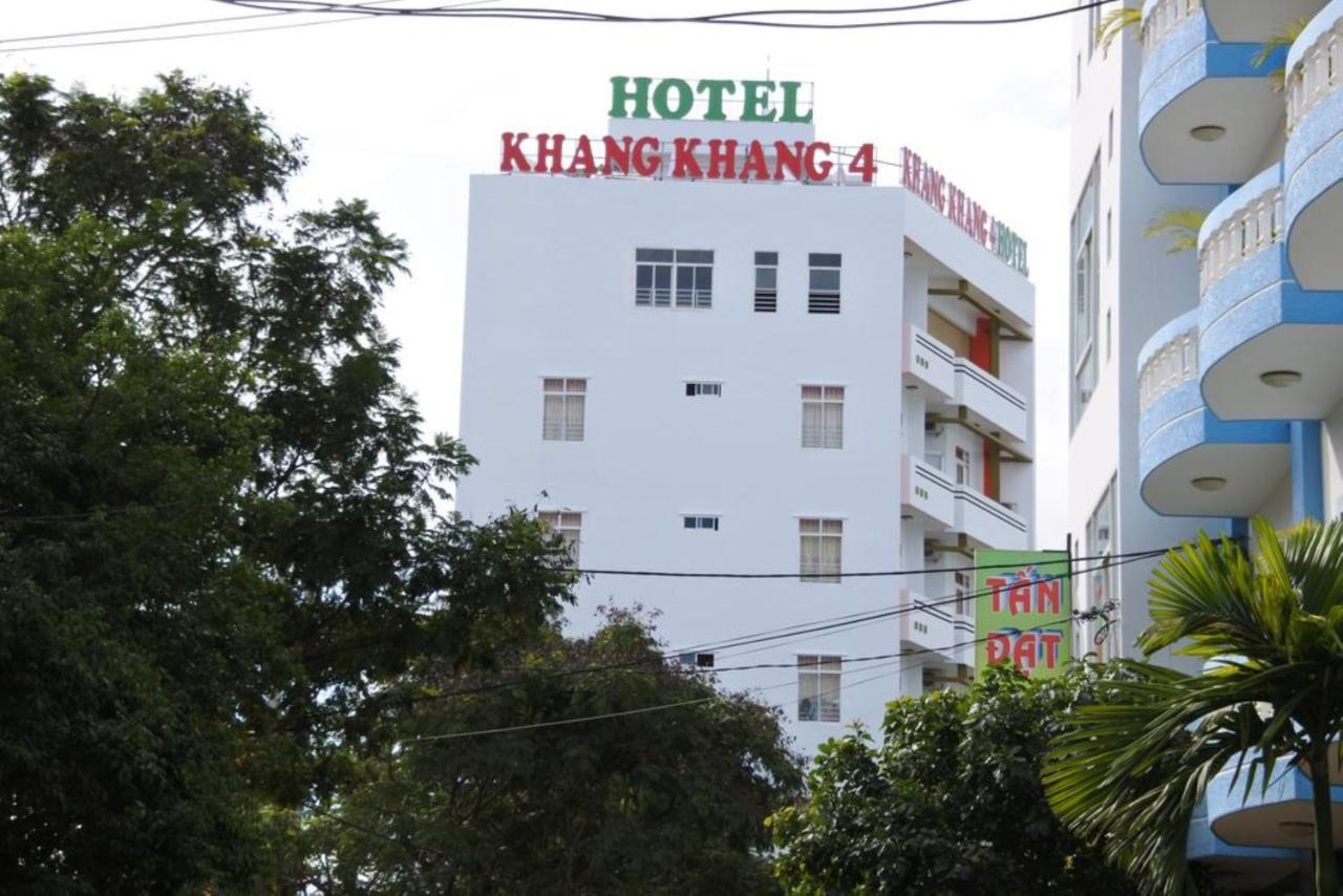 Khang Khang 4 *