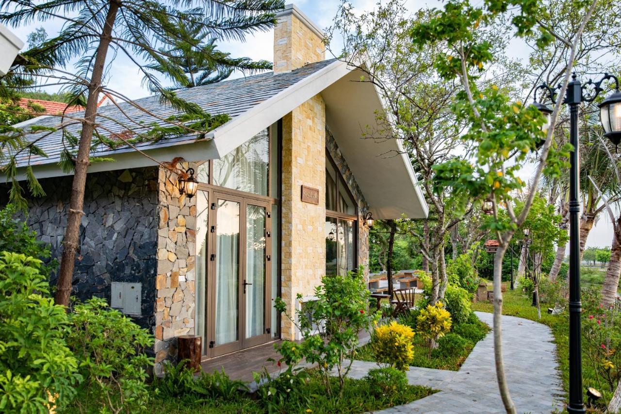 Bai Dinh Riverside & Hotel 4*