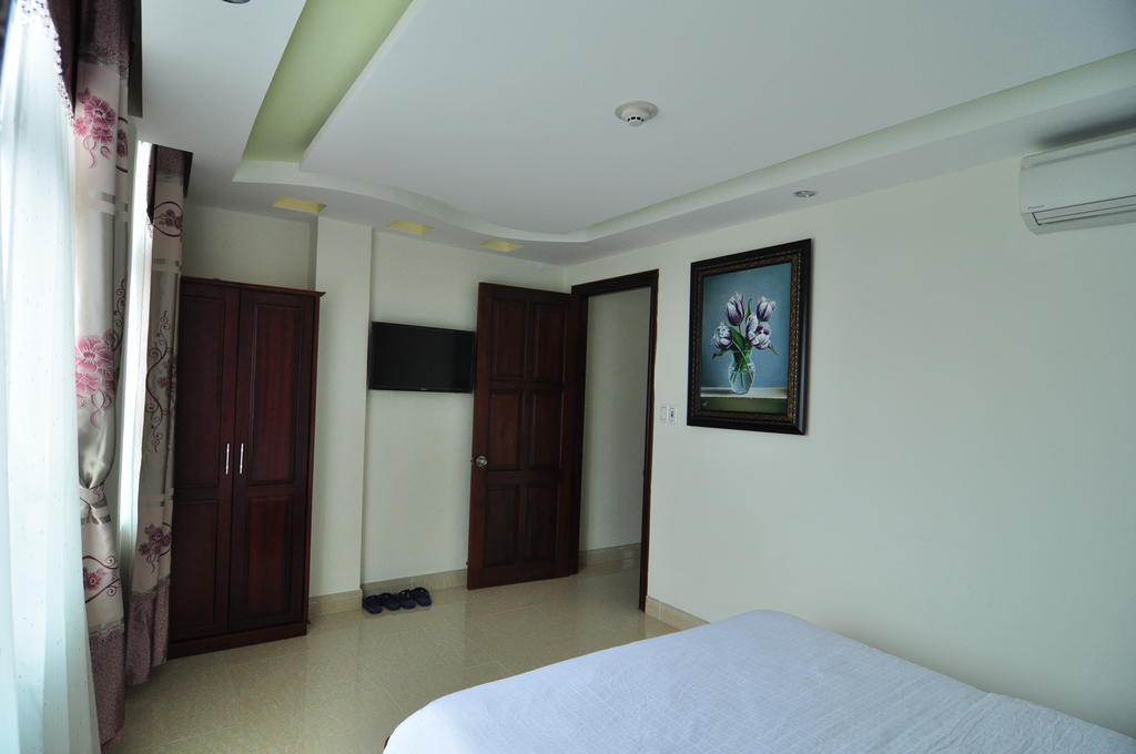 Hotel Red Rosemallow