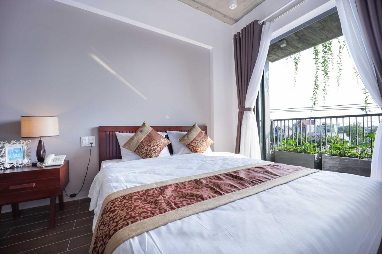 Hotel The Shine &