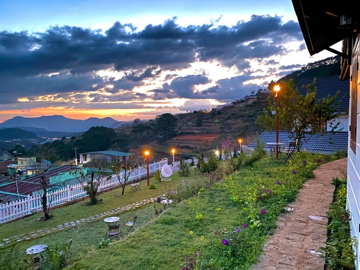 Canh Dong Lodge *