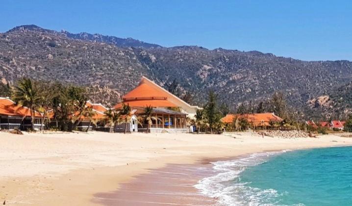 Hon Cau & Restaurant Resort