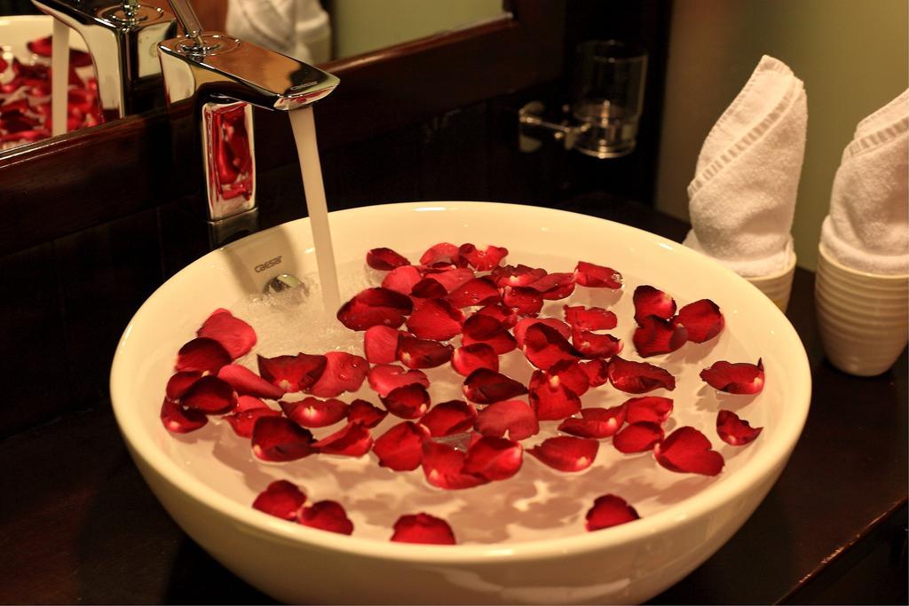 Halong Glory Legend Cruise 4* Hạ Long