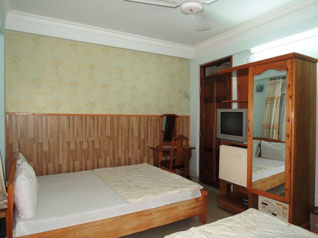 Quang Vinh Hotel 2*