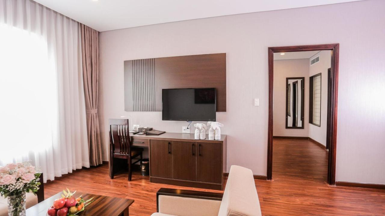 Hotel Elephants