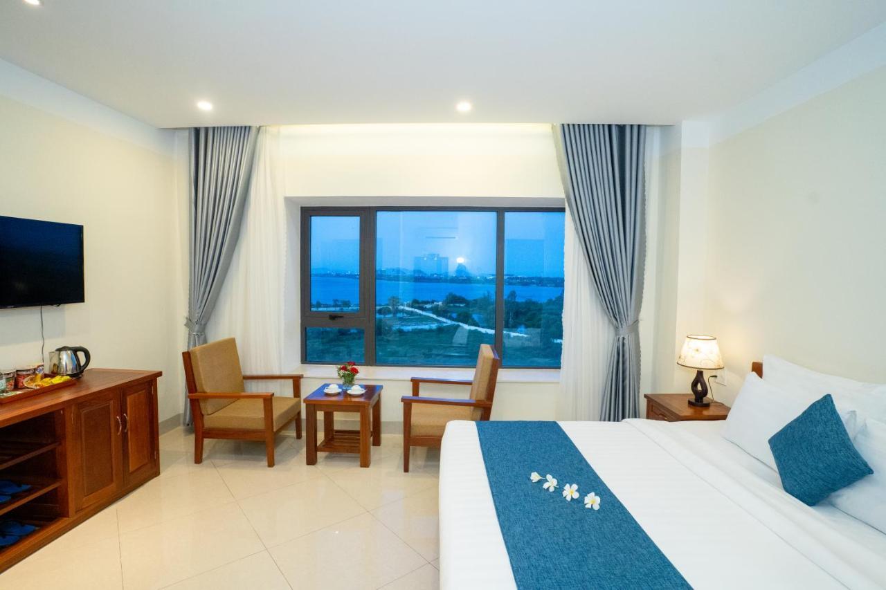 Navy Cam Ranh