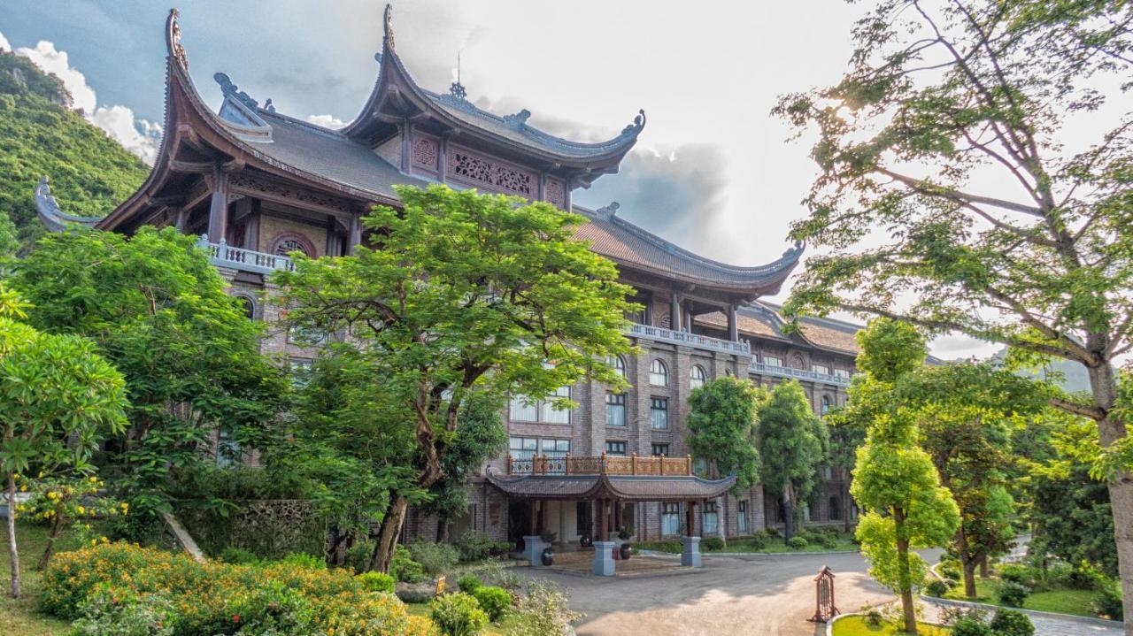 Tam Chuc Complex Hotel