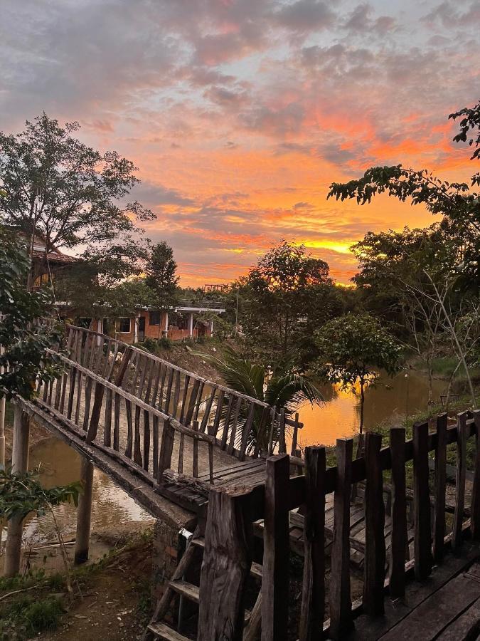 Resort Rice Straw Lodge- *