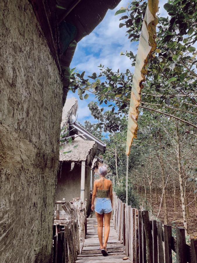 Rice Straw Lodge- Quan Tom