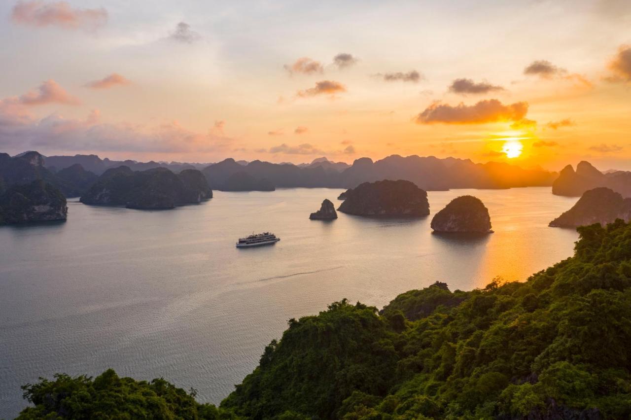 Heritage Cruises Binh Chuan Cat Ba Archipelago 