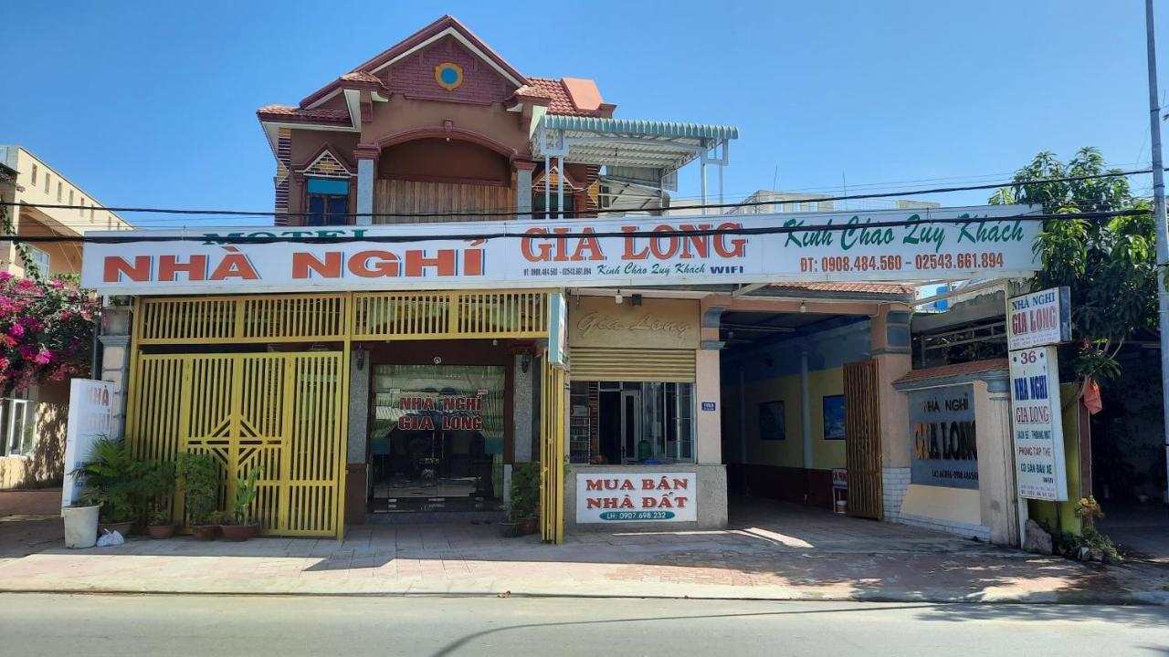 Gia Long *