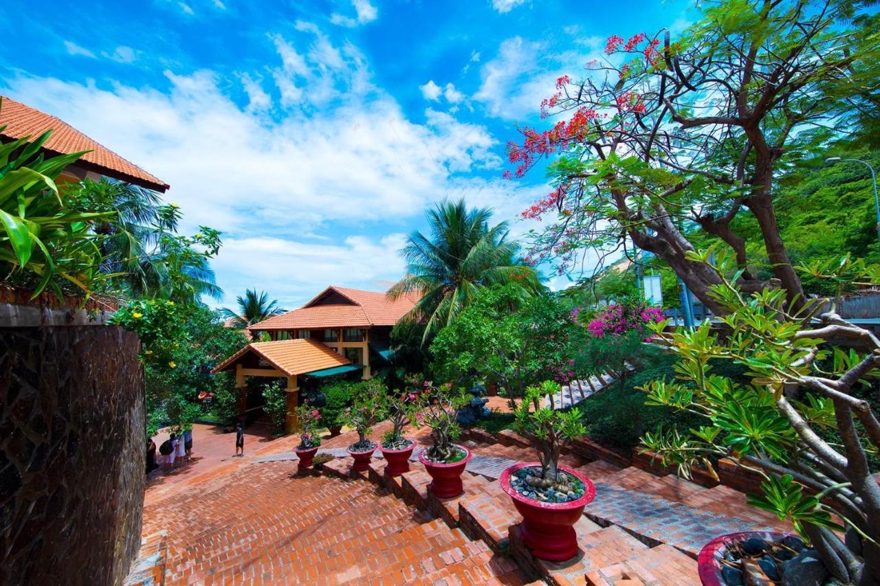 Hon Rom Central Beach Resort 3* Mui Ne