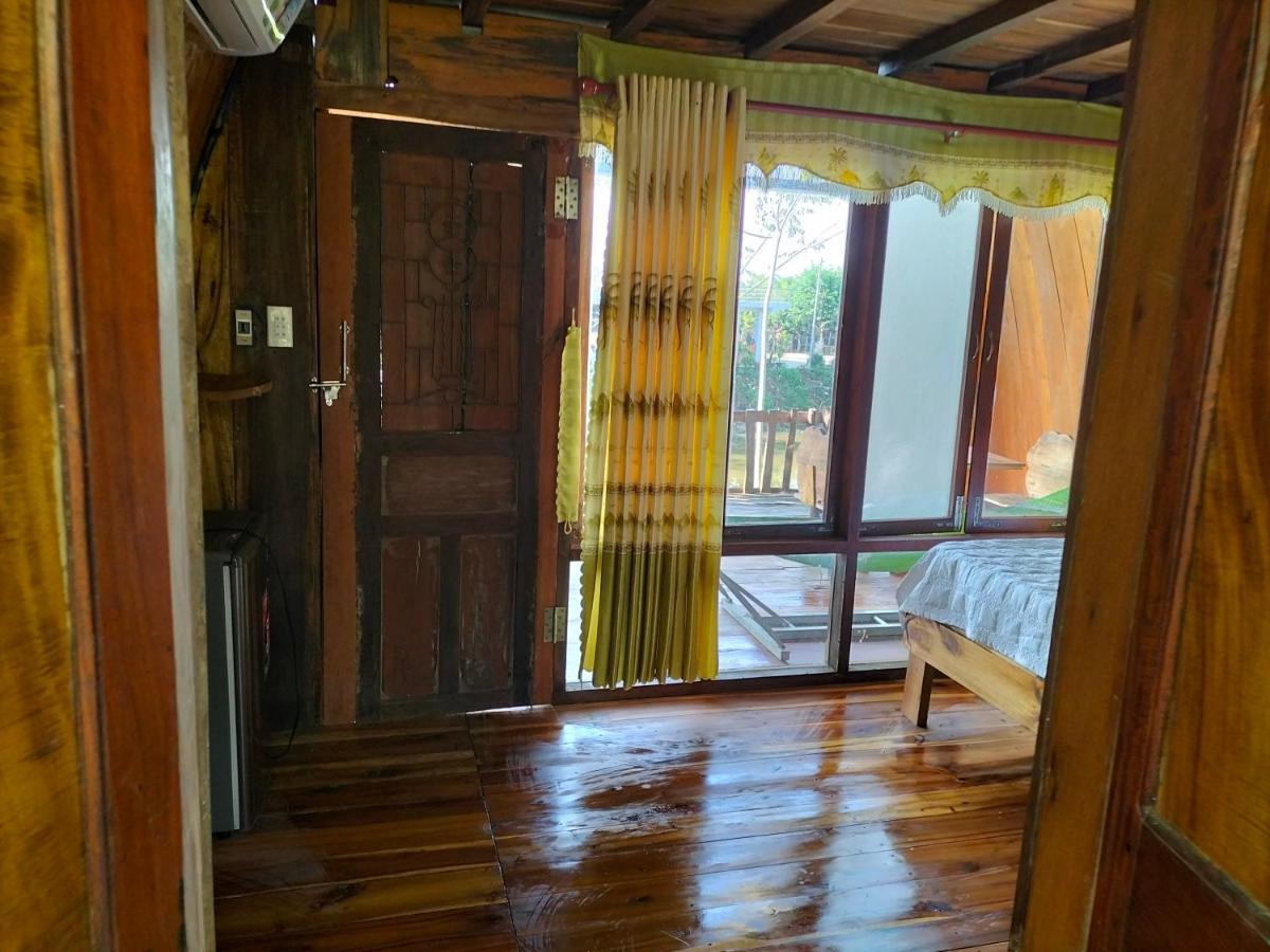 Rice Straw Lodge- Resort *