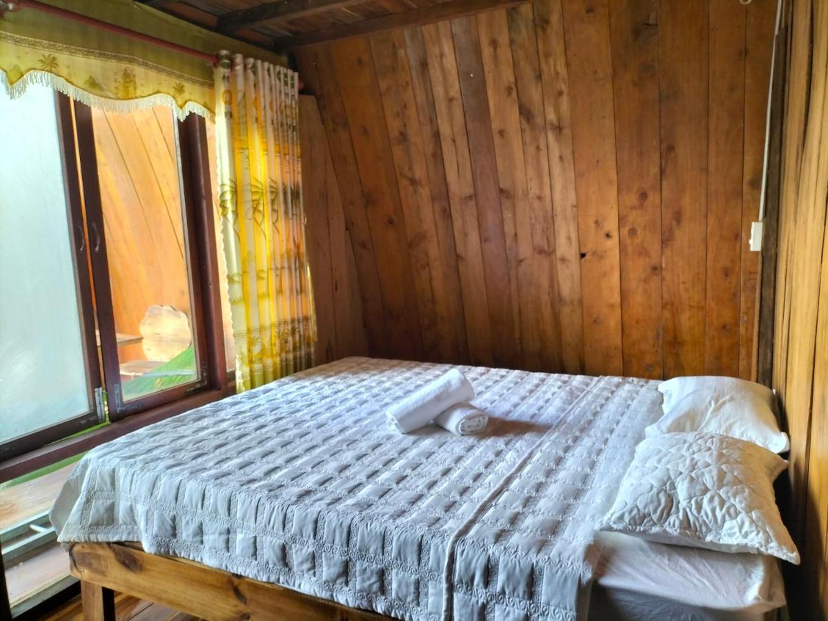 Resort Rice Straw Lodge- *