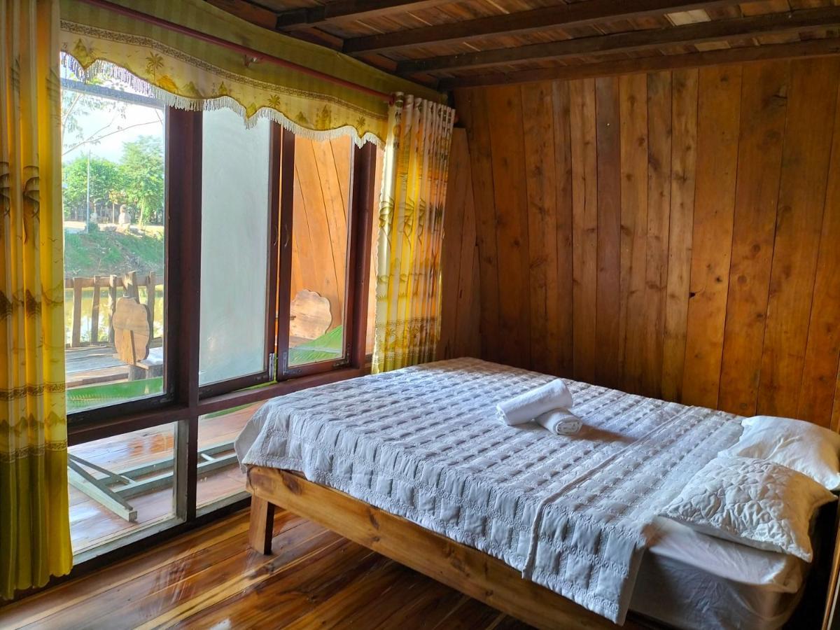 Rice Straw Lodge- * Quan Tom