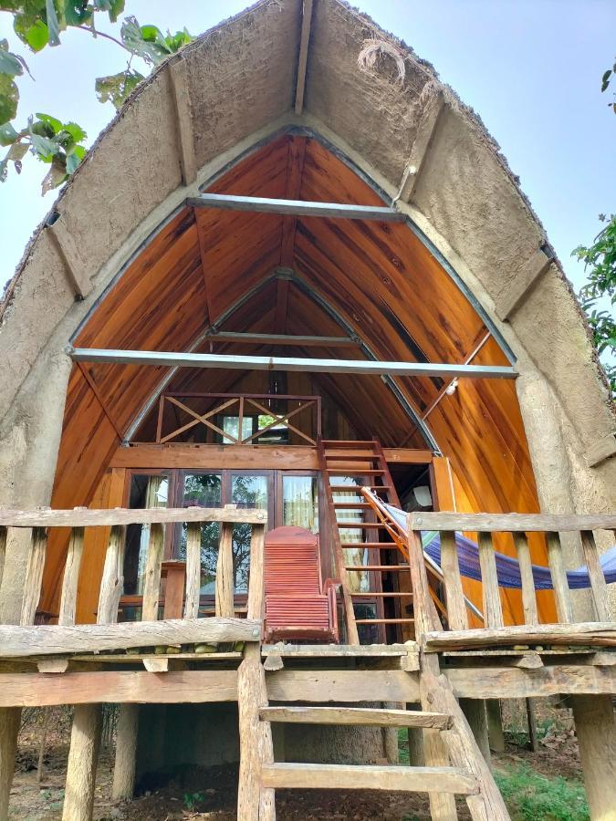Rice Straw Lodge-