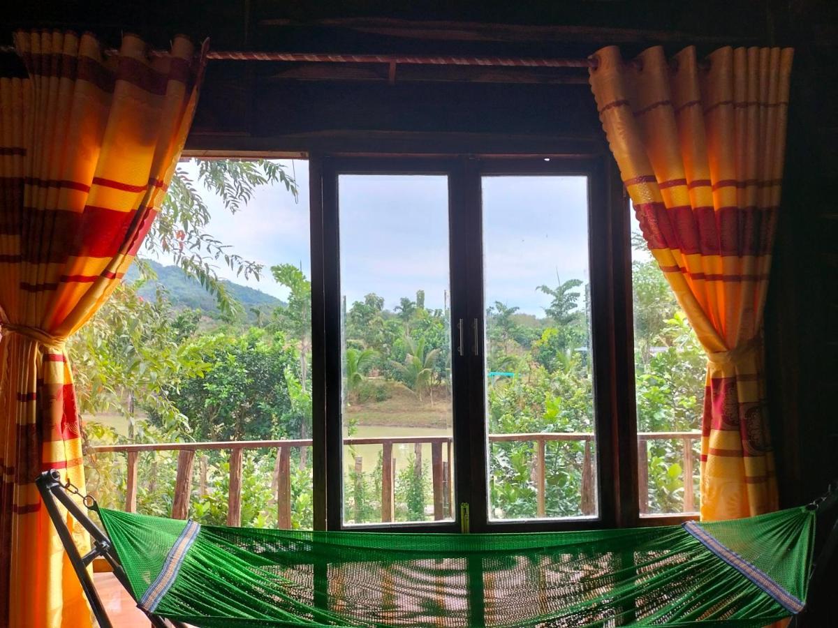 Rice Straw Lodge-