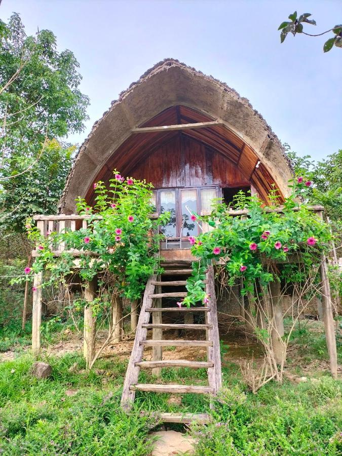 Rice Straw Lodge- Resort *