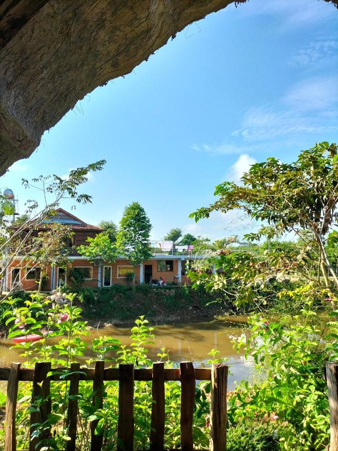Rice Straw Lodge- Resort *